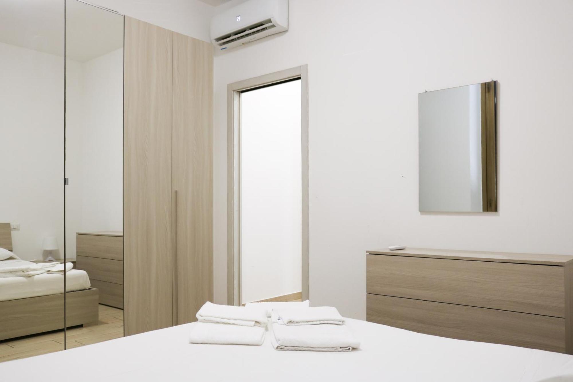 Along The Canal Smart Flat Naviglio - 4 People Corsico Exterior photo